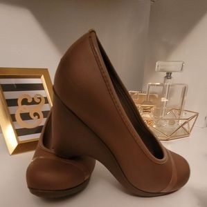 Brown wedge crocs